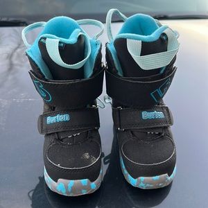 Toddler snowboard boots size 7